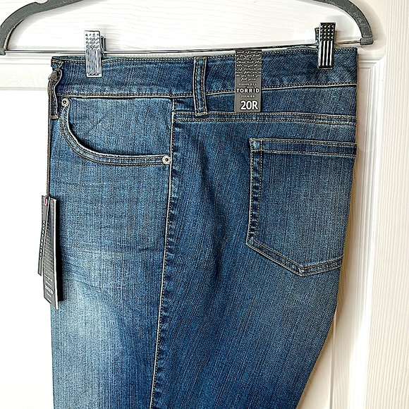 Don’t miss OUT 👀! NWT - fresh pair of skinny 👖 anyone? These are premium ultra - Picture 4 of 16